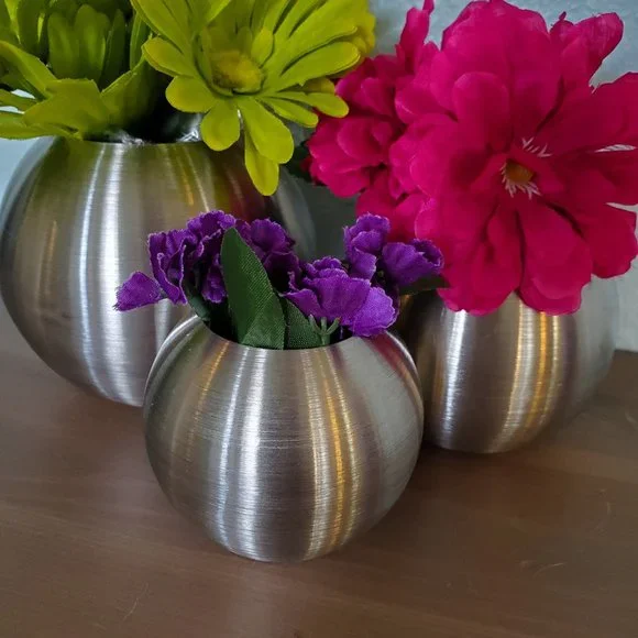 Stainless steel Rustproof Orb Planters, Indoor/outdoor 3 1/2", 4", 5" - Picture 4 of 4